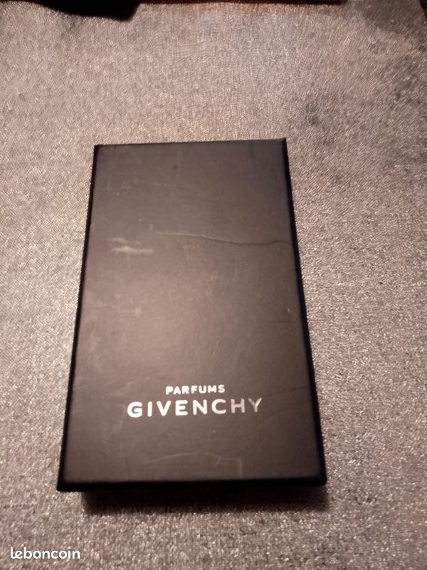 Porte clés, bijoux de sac parfumeur Givenchy (image 6)