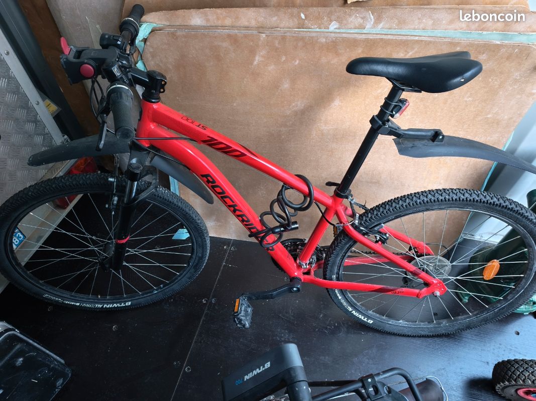Vélo Rockrider rouge 27,5" (image 1)