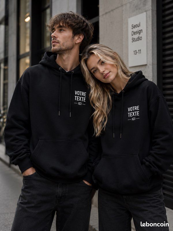 Sweat à capuche noir personnalisé – Texte, prénom ou logo (image 1)