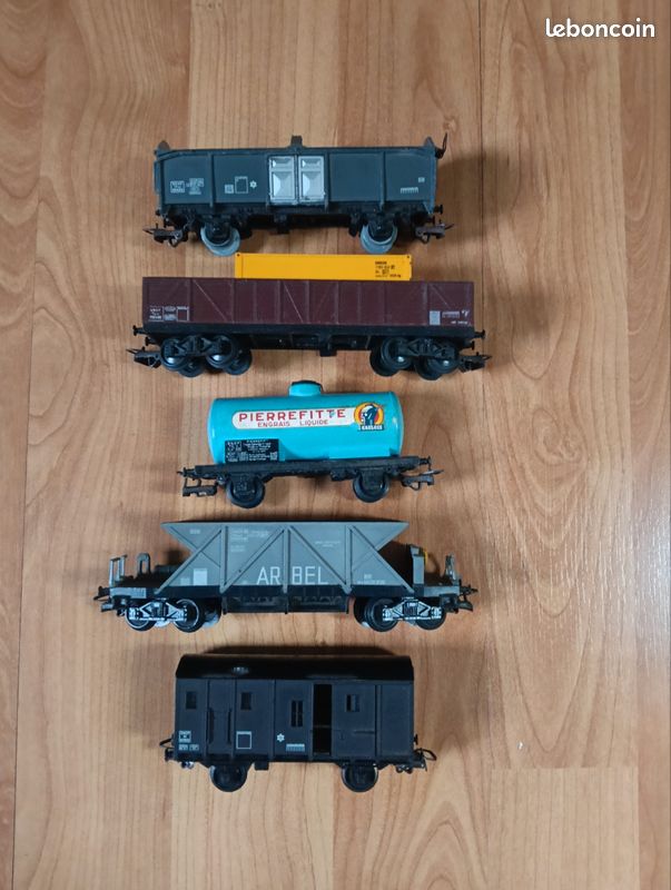 JOUEF (LIMA, ETC...) Wagon marchandise Couvert Gss Uic Suisse réf 6255
