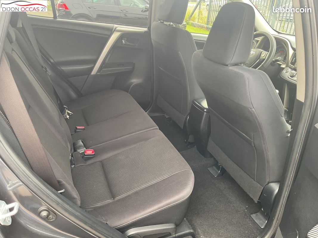 TOYOTA RAV4 124 D-4D 2WD Lounge (image 14)