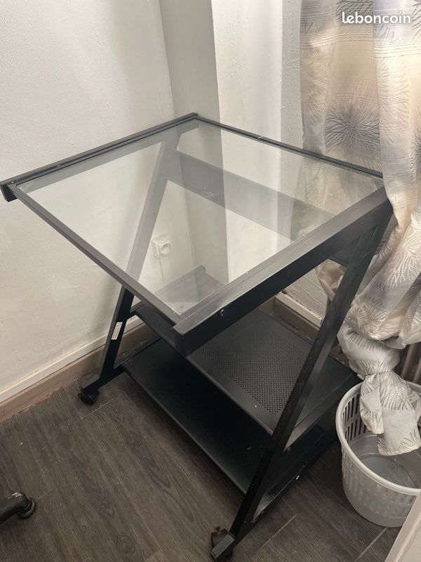 Bureau (image 1)