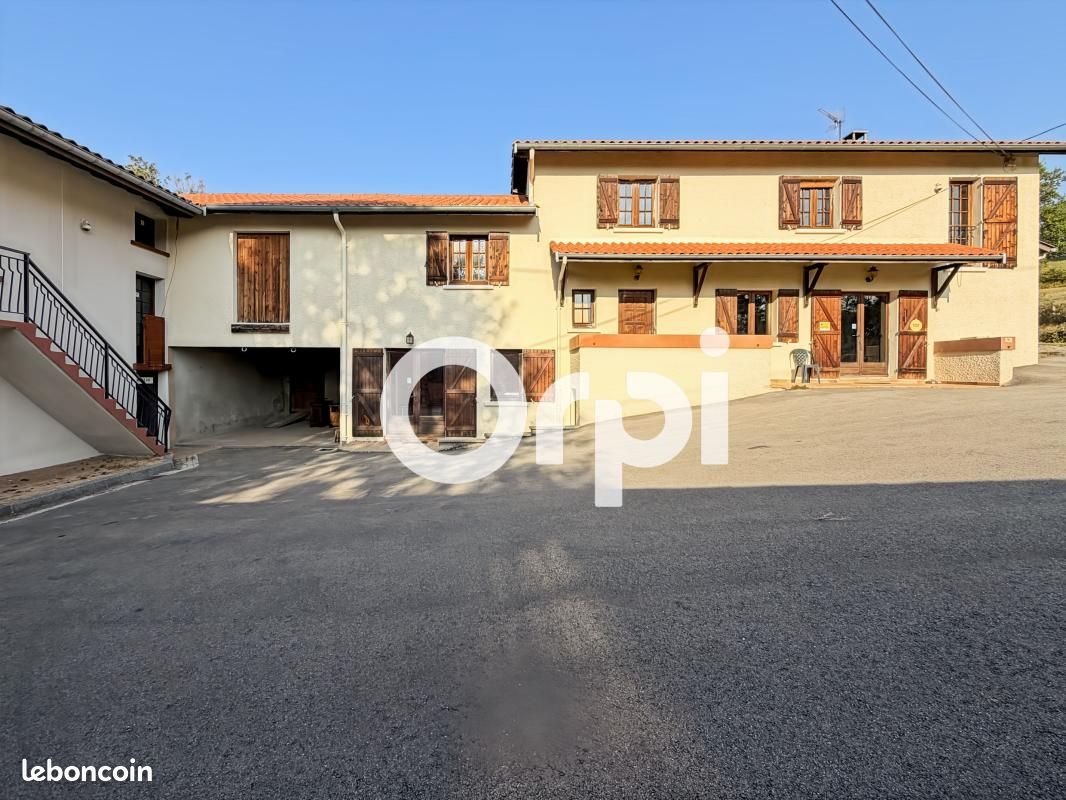 Maison 8 pièces 212 m² · à Saint-Martin-en-Haut · 212 m² · 468 000 €