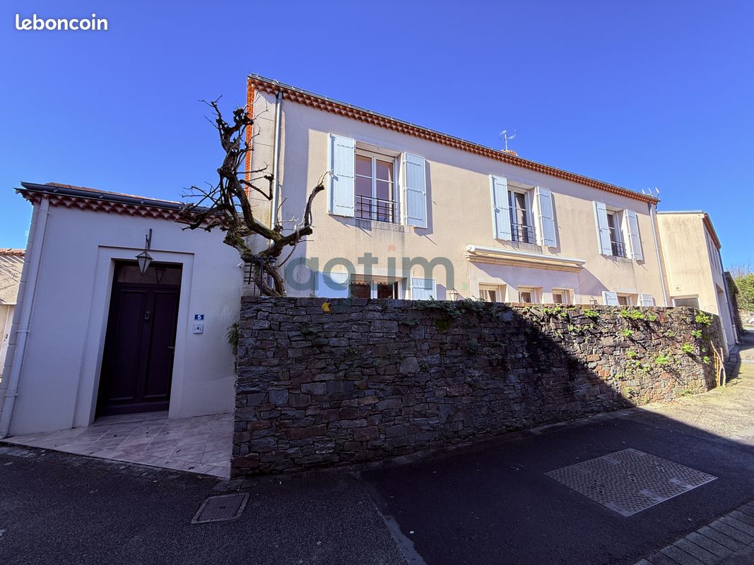 Maison 9 pièces 220 m² · à Montaigu-Vendée · 220 m² · 397 000 €