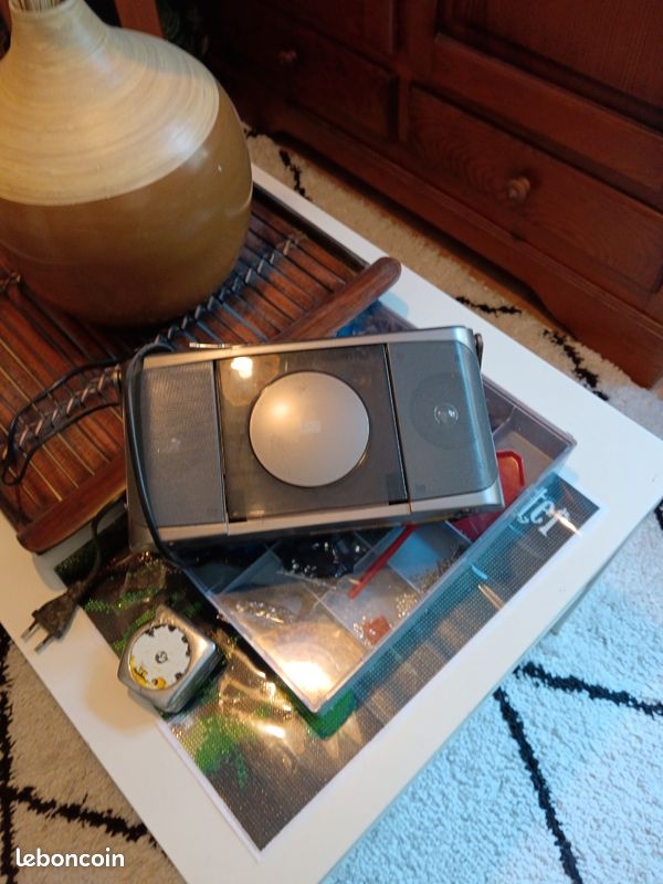 Poste de radio et CD stereo (image 1)