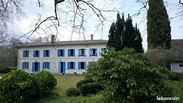 Maison 10 pièces 325 m²