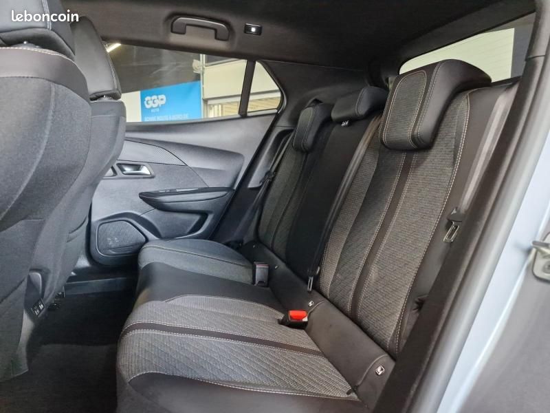 Peugeot 2008 1.2 100ch S&S Allure (image 27)
