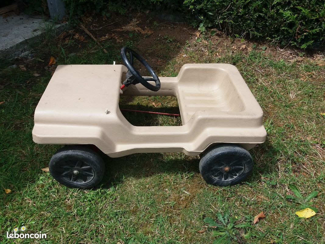 Voiture à pédale jeep (image 1)