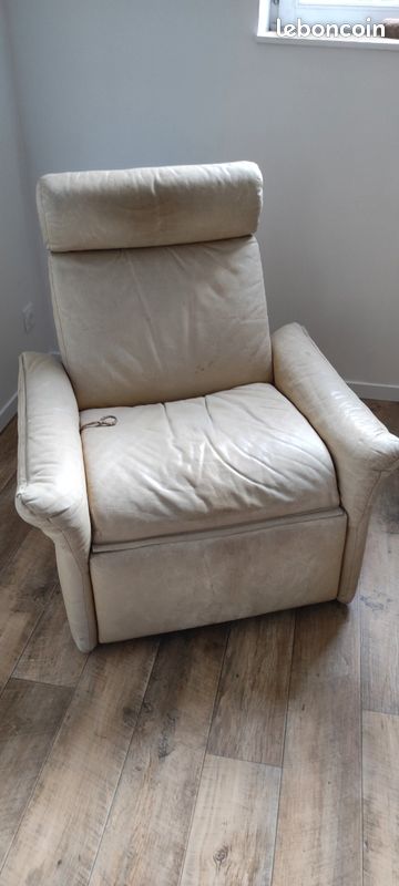 Fauteuil relax en cuir beige mécanique (image 1)
