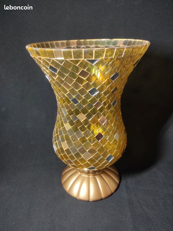 Grand vase à facette en verre (image 1)