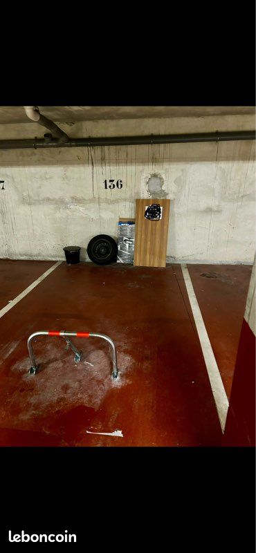 Location parking sécurisé · à Saint-Ouen-sur-Seine · 100 €