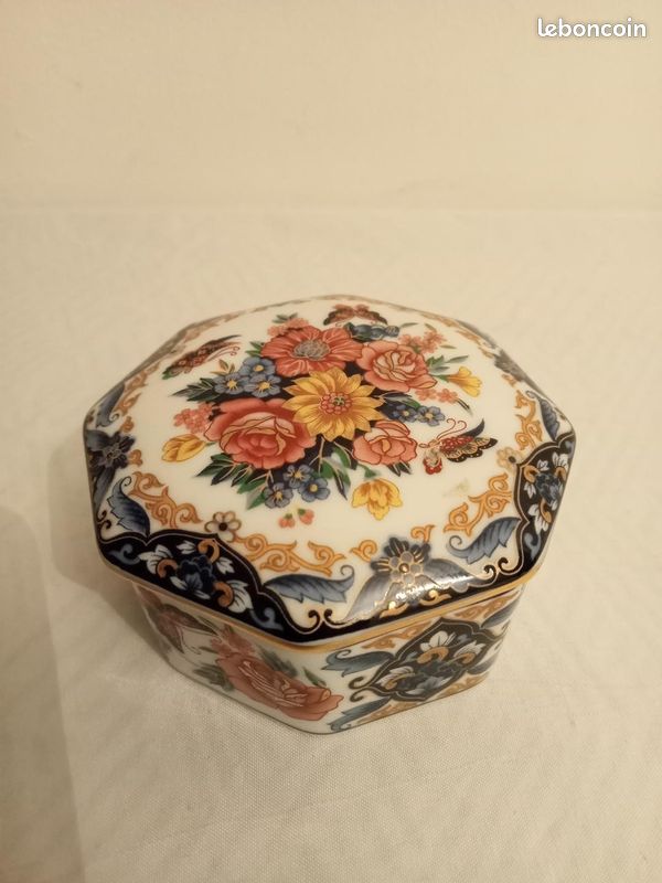 Boîte à Bijoux Vintage En Porcelaine Forme Carrosse - Décoration Ou Rangement, Occasion