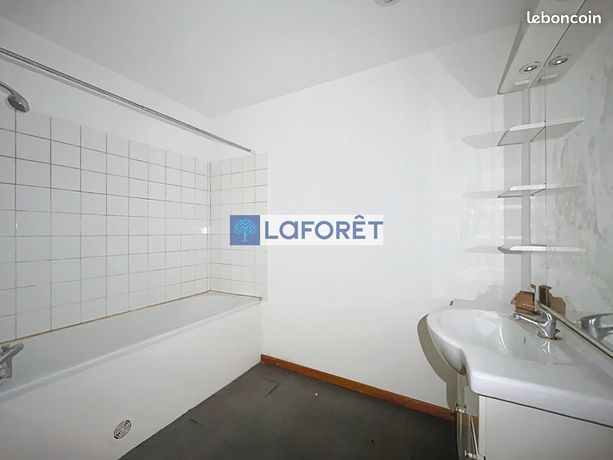 https://img.leboncoin.fr/api/v1/lbcpb1/images/92/73/3f/92733faeffe46434c40e5dc69dc8d1c64ece8ab2.jpg?rule=ad-image