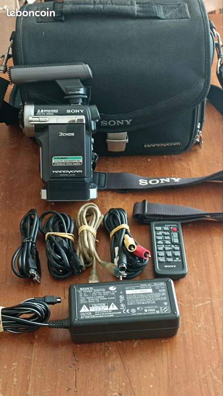 Mini Camescope Sony DCR-PC106E – Fonctionne (batterie HS) Avec Sacoche
