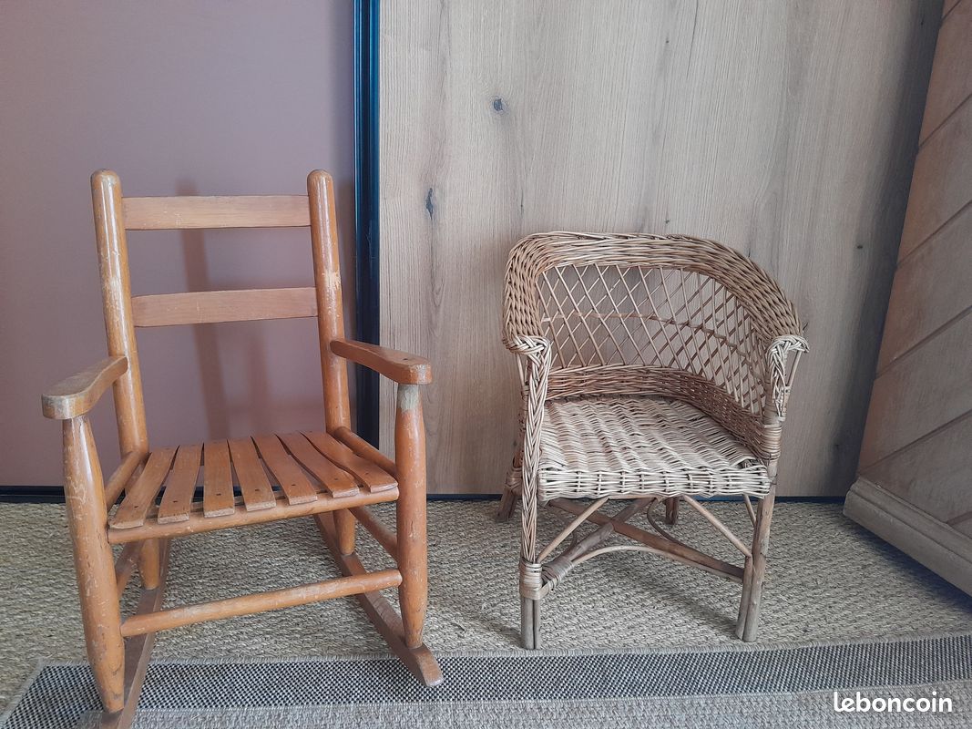 2 petites chaises enfants (image 1)