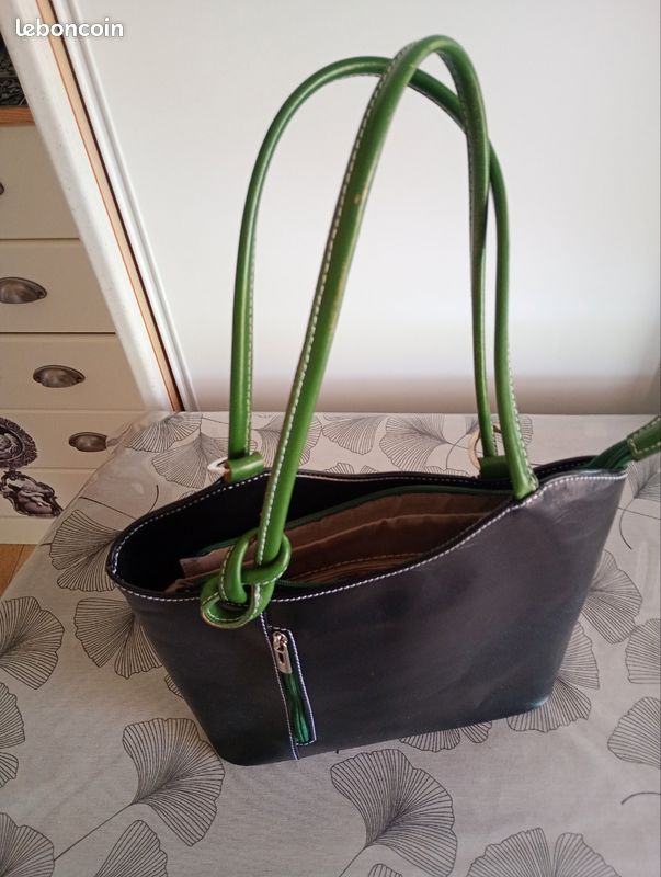 A vendre sac à main en cuir Accessoires Bagagerie - Main Image