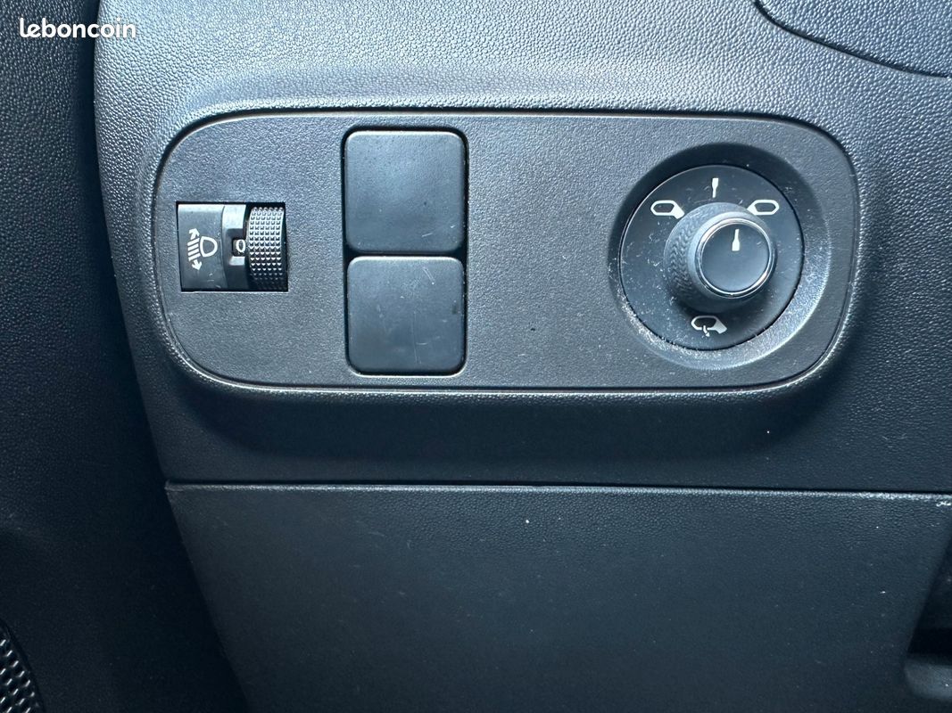 CITROEN C3 1.5 BLUEHDI 100CH SHINE CAMERA/ CARPLAy (image 20)
