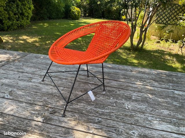 Chaise d'exterieur orange (image 3)