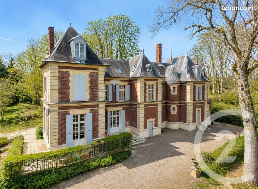 Maison 18 pièces 596 m² · à Pontoise · 596 m² · 1 200 000 €