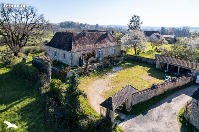 Maison 12 pièces 310 m²