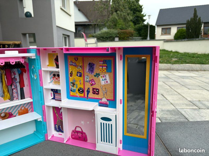 Dressing barbie (image 3)
