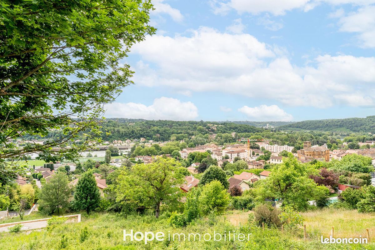Terrain 7 pièces 715 m² · à Couzon-au-Mont-d'Or · 715 m² · 215 000 €