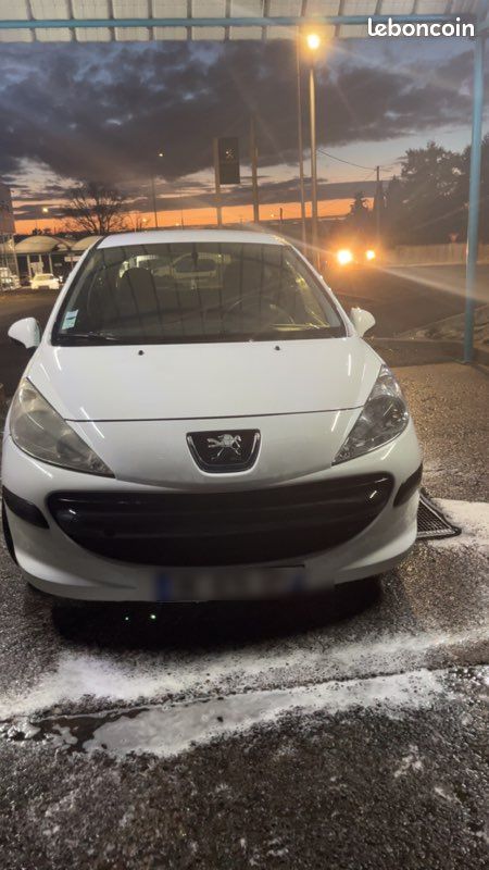 Peugeot 207 1.4 Essence 73ch – 215 000 km – CT OK (image 1)