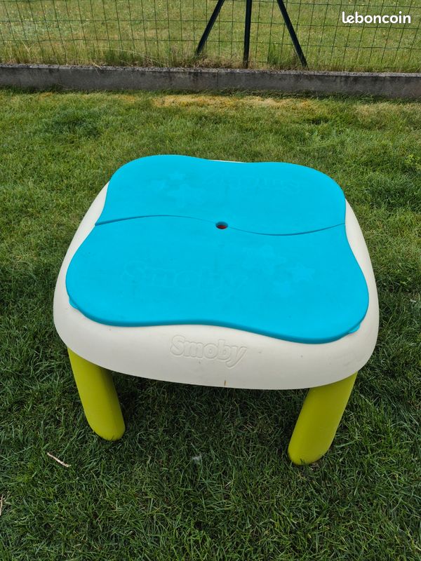 Table jeux d'eau et sable (image 1)