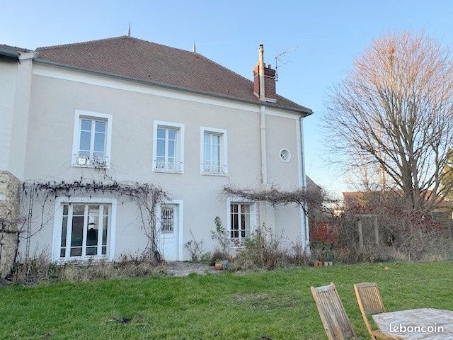 Maison 8 pièces 205 m² · à Orgeval · 205 m² · 2 800 €/mois