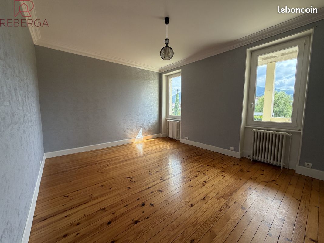 Maison 5 pièces 154 m² · à Aussillon · 154 m² · 860 €