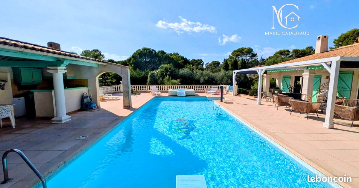 Maison 10 pièces 257 m² · à Roquebrune-sur-Argens · 257 m² · 880 000 €