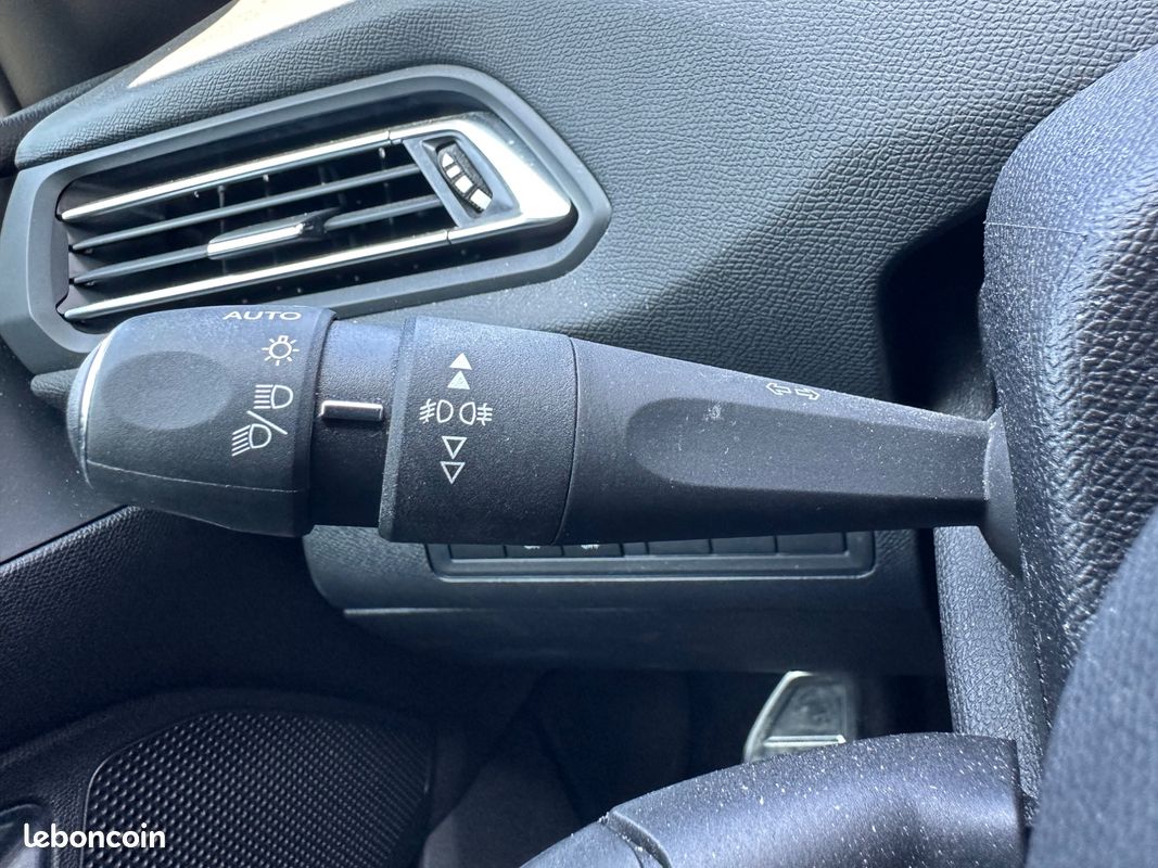 PEUGEOT 308 1.2 130ch GT PACK APPLE CARPLAY / CAMERA DE RECUL / COURROIE NEUVE / ENTRETIEN PEUGEOT (image 26)