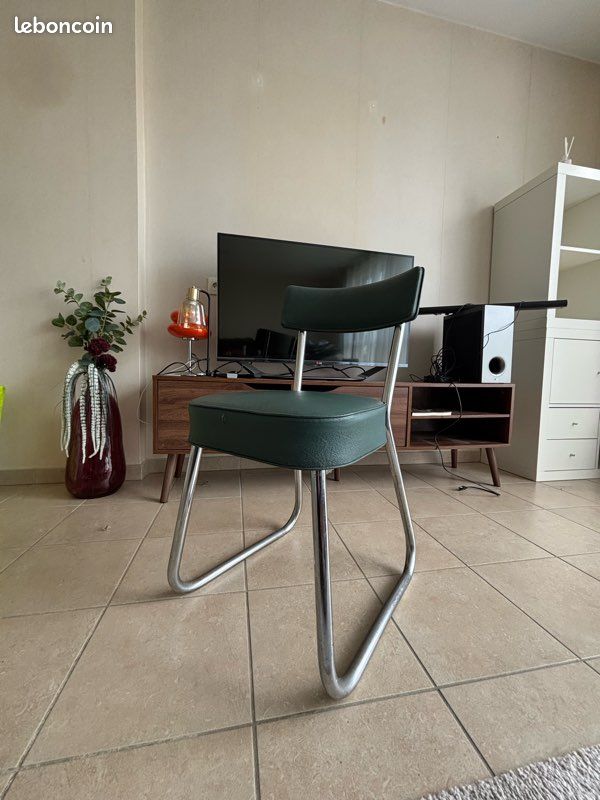 Chaise rétro (image 1)