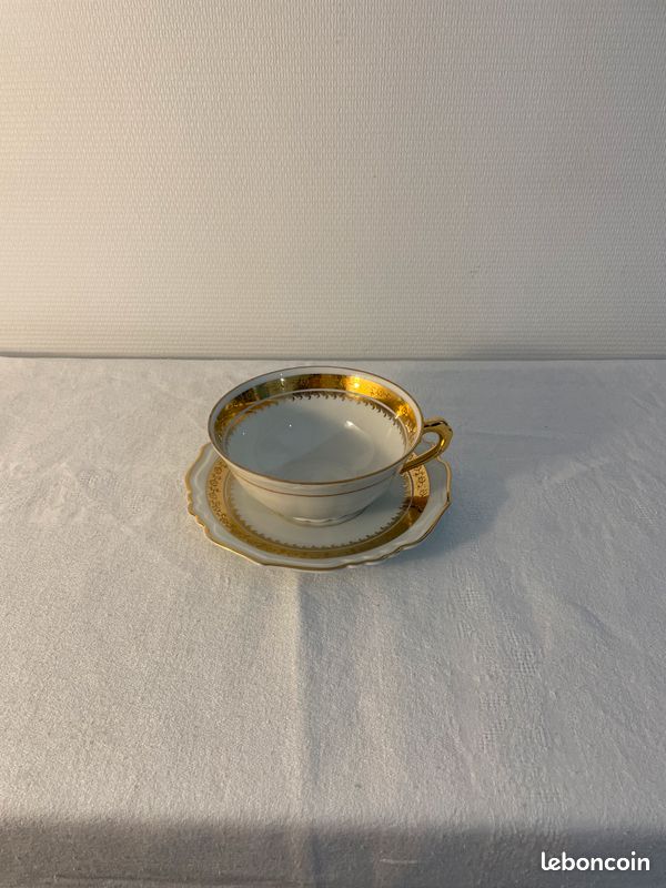 Tasse à thé / Déjeuner en porcelaine de Limoges ancienne (image 1)