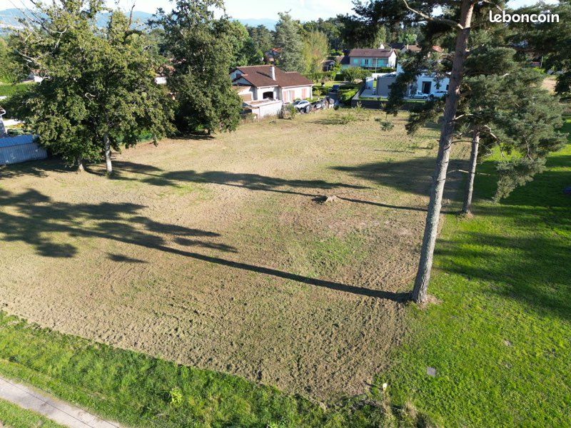 Terrain constructible · à Orléat · 120 000 €