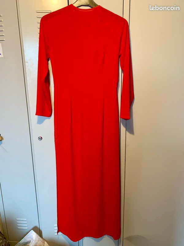 Robe traditionnelle vietnamienne rouge taille S broderie à la main (image 2)