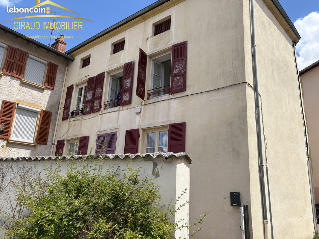 Immeuble 3 pièces 178 m² · à Charlieu · 178 m² · 262 000 €