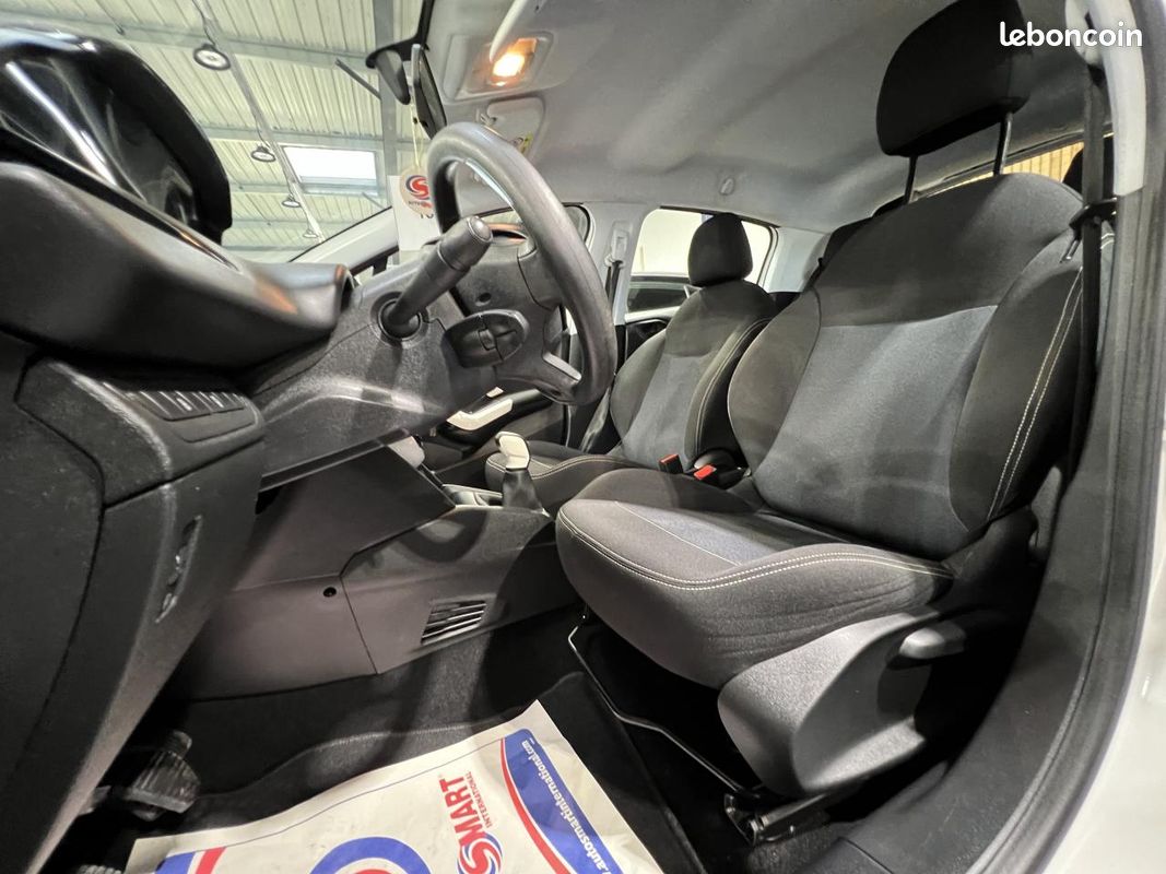 PEUGEOT 208 1.2i PureTech - 68Cv LIKE PHASE 2 CLIM (image 17)