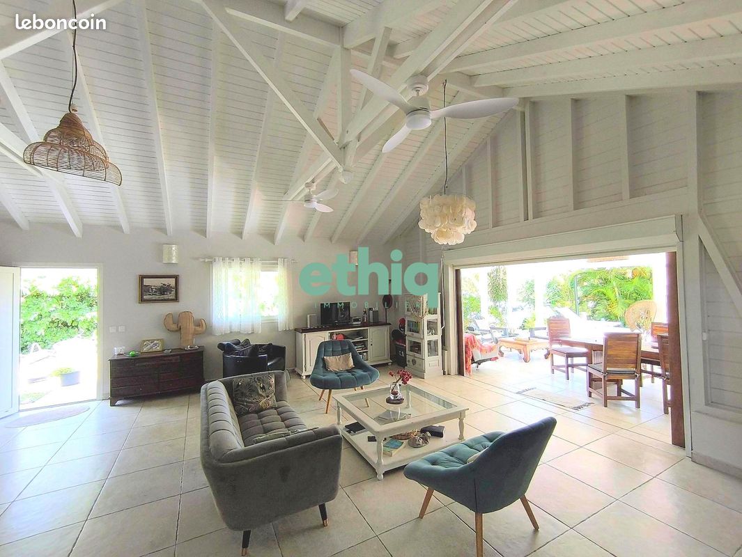 Maison 4 pièces 142 m² · à Saint-François · 142 m² · 582 500 €