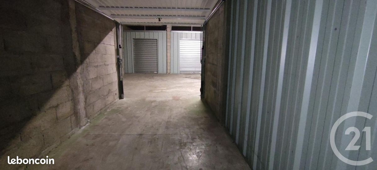 Parking 15 m² · à Corbeil-Essonnes · 15 m² · 80 €/mois
