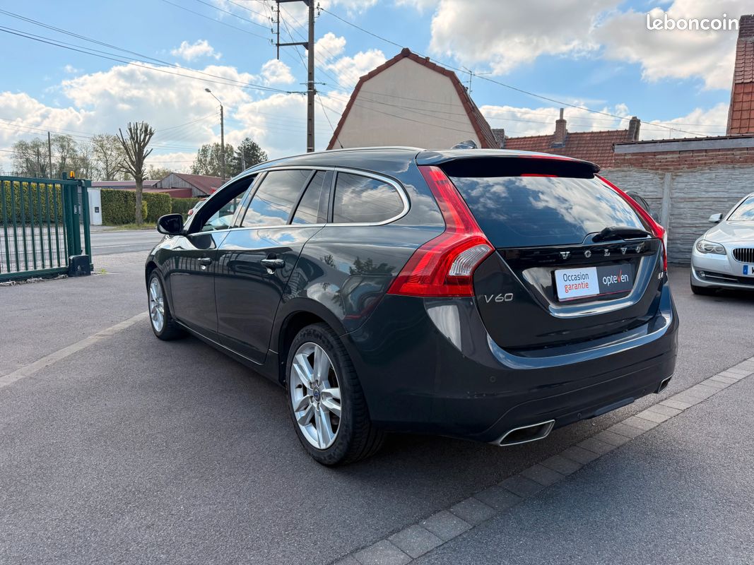 VOLVO D4 2.0 190cv SUMMUM BA / ECRAN DVD A L ARRIERE/ (image 2)