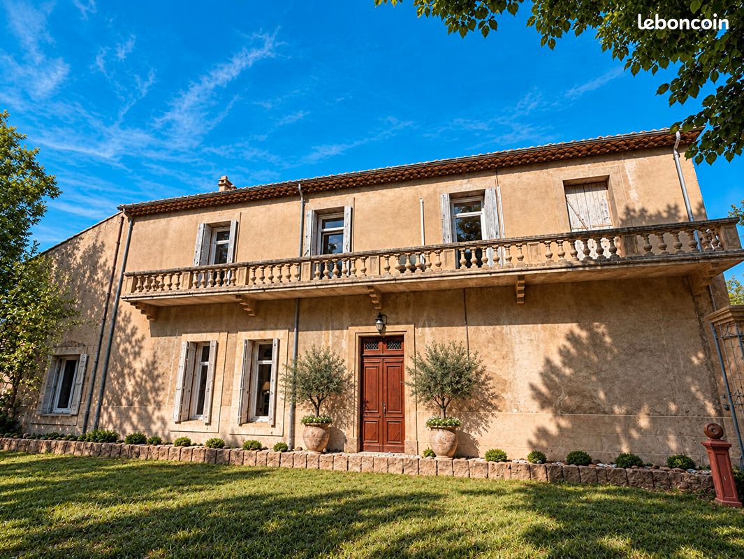 Maison 11 pièces 364 m² · à Colombiers · 364 m² · 795 000 €