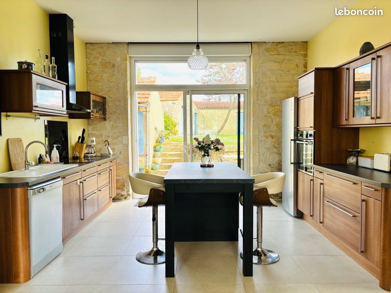 Maison 7 pièces 160 m² · à Saint-Agnant · 160 m² · 385 000 €