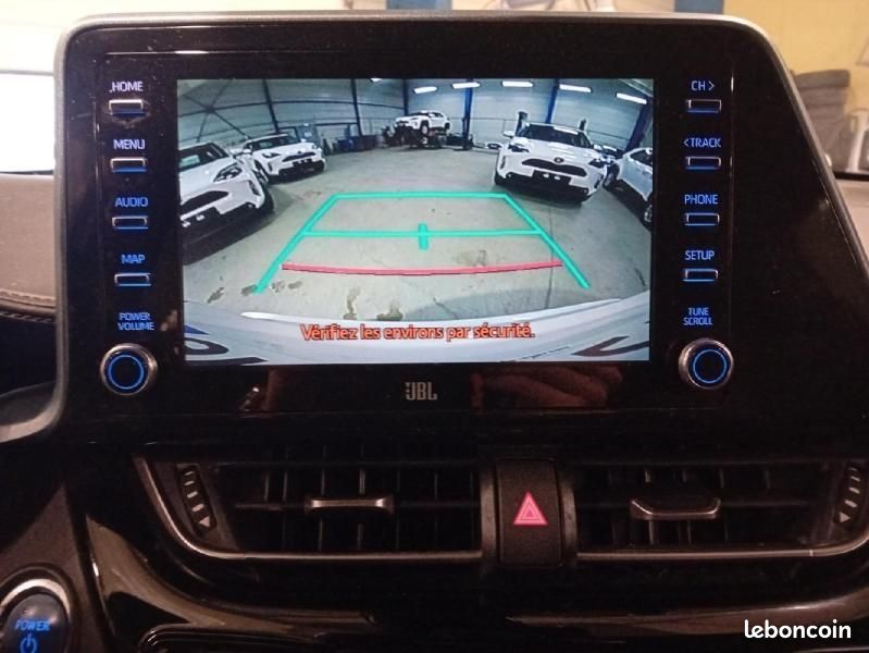 Toyota C-HR 122h Collection 2WD E-CVT MY22 (image 17)