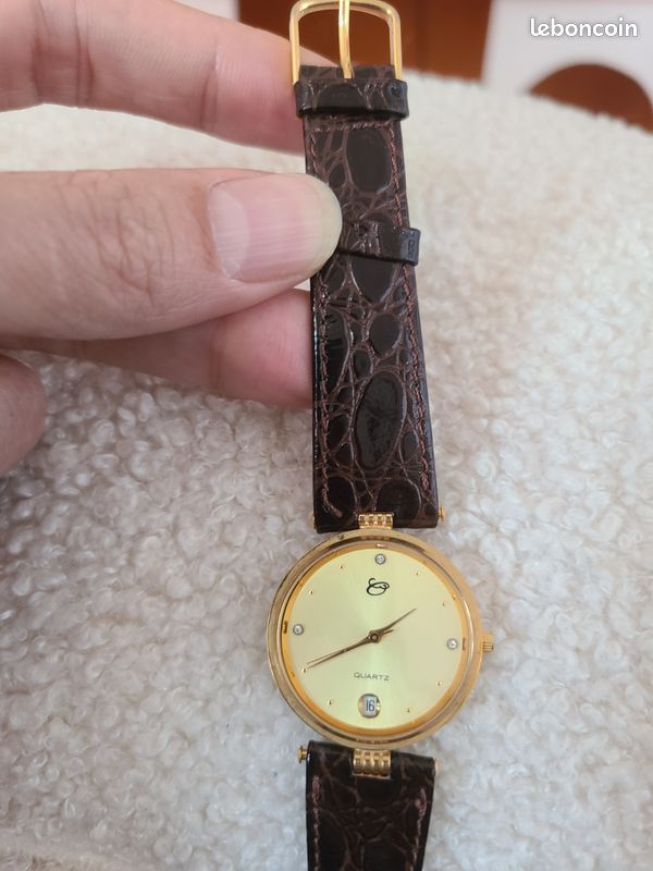Montre Vintage Gucci Pour Femme - Boîtier Noir & Cadran Argenté - Années 80