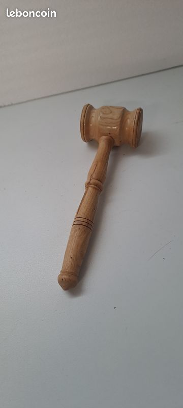 Maillet en bois sculpté ancien (image 1)