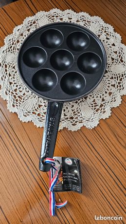 STAUB Poêle En Fonte 28 Cm Noir Mat - Idéale Pour Crêpes Et Cuissons Parfaites