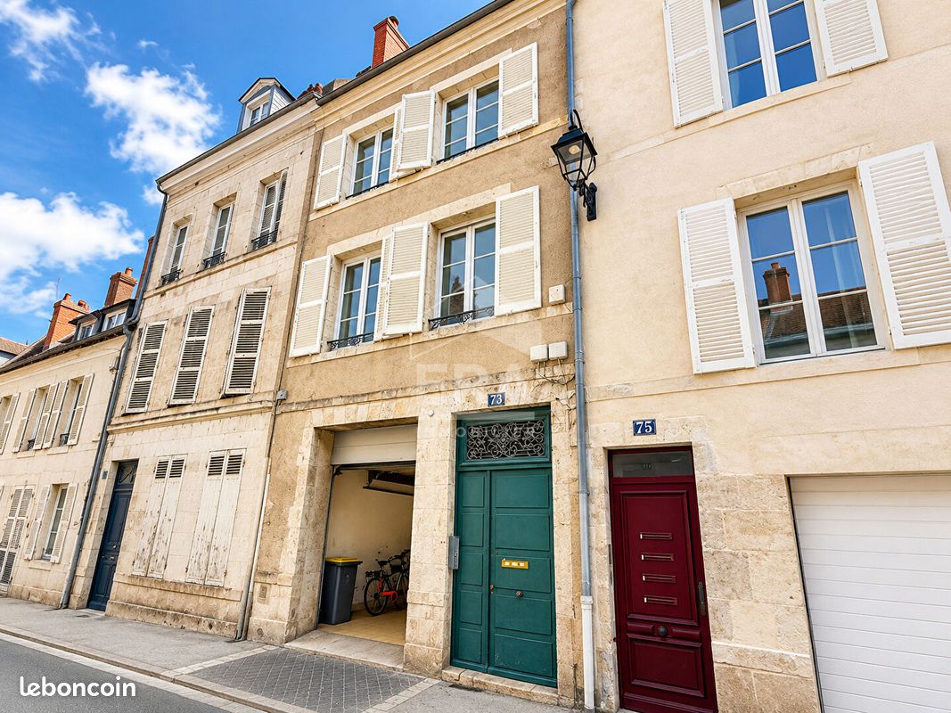 Maison 9 pièces 250 m² · à Orléans · 250 m² · 588 000 €