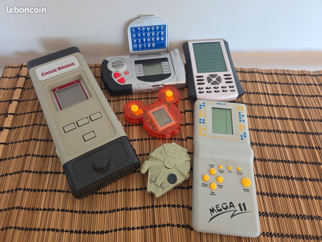 Lot de jeux électroniques années 90/2000 (image 1)