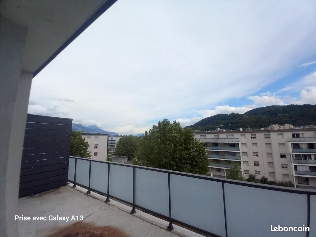 Appartement 65 m² · à Saint-Martin-d'Hères · 65 m² · 710 €